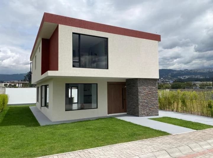 En Mirasierra Preciosa Casa de 3 Dorm. y Jardín Grande — imagen 1
