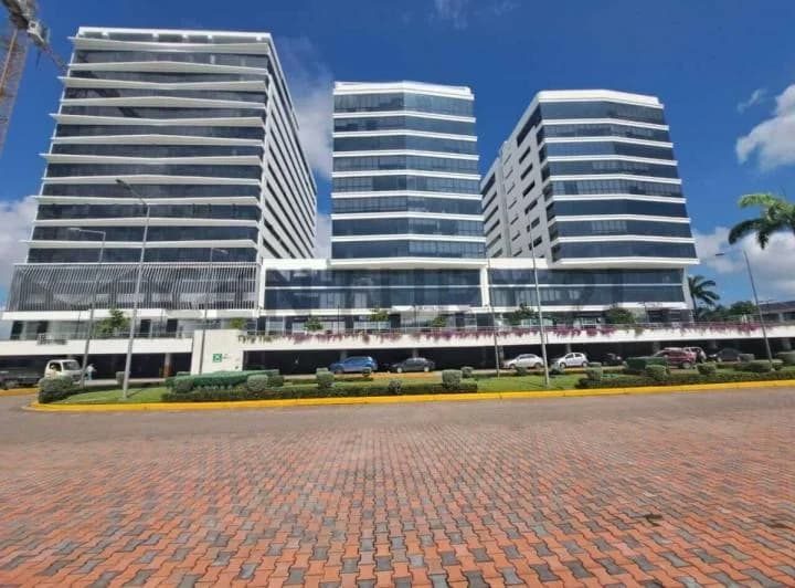 Oficinas de Oportunidad en Venta en Ciudad Millenium – Vía Samborondón La Aurora, Guayas — imagen 1