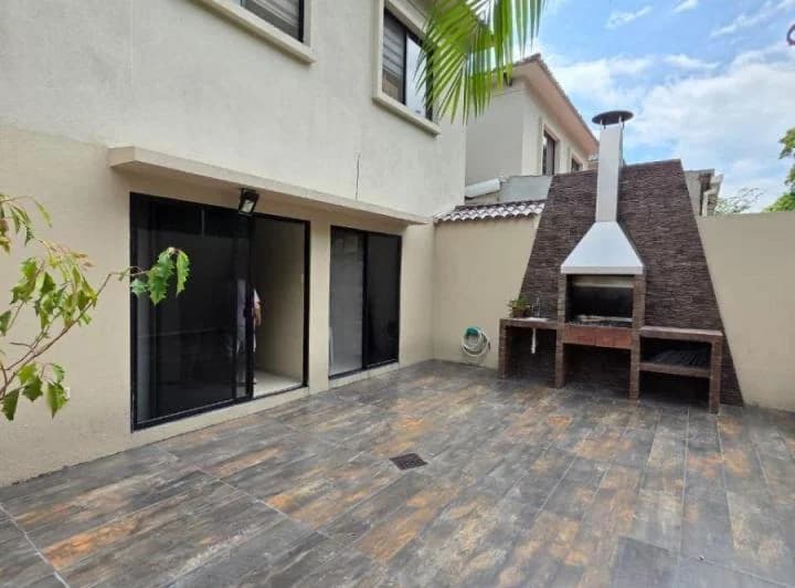 Casa en Venta en Vía a La Costa, Bosques de La Costa, Guayas — imagen 1