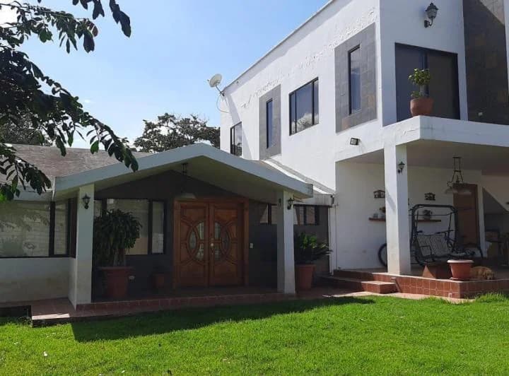 Hermosa Casa en Tumbaco La Cerámica. Excelente Ubicación — imagen 1