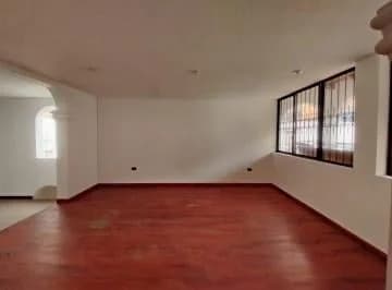 Jv Sector Shyris y El Égrafo. Casa en Renta o Venta 420 m en 2 Plantas — imagen 3