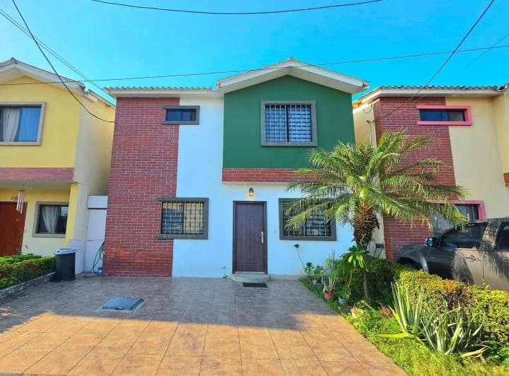 Se Vende Casa en Urb. Milann, Via Salitre, Anaa, Guayas — imagen 1