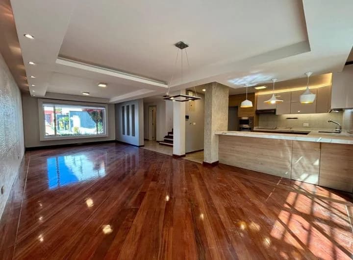 Casa en Venta - 3 Dorm. - Urbanización - Sector Colegio Sek - Embajada Americana — imagen 1