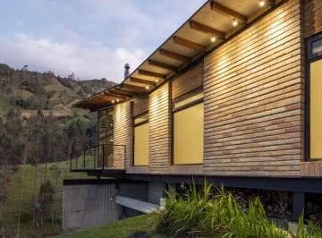 Casa - Quinta en Venta, Diseño Único, Azuay — imagen 2