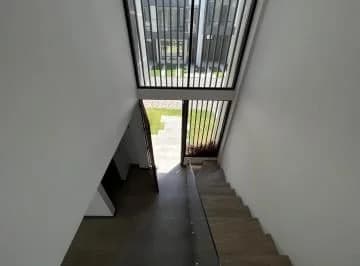 Tumbaco, Casa Independiente en Venta con Jardín, en Exclusivo Conjunto C17 — imagen 3
