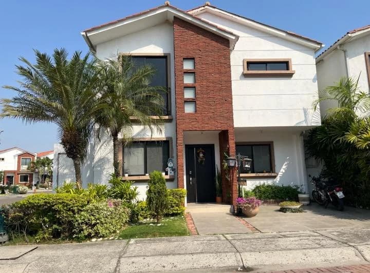 Casa en Venta, Urbanizacion Napoli, Via Salitre, Vanro, Guayas — imagen 1