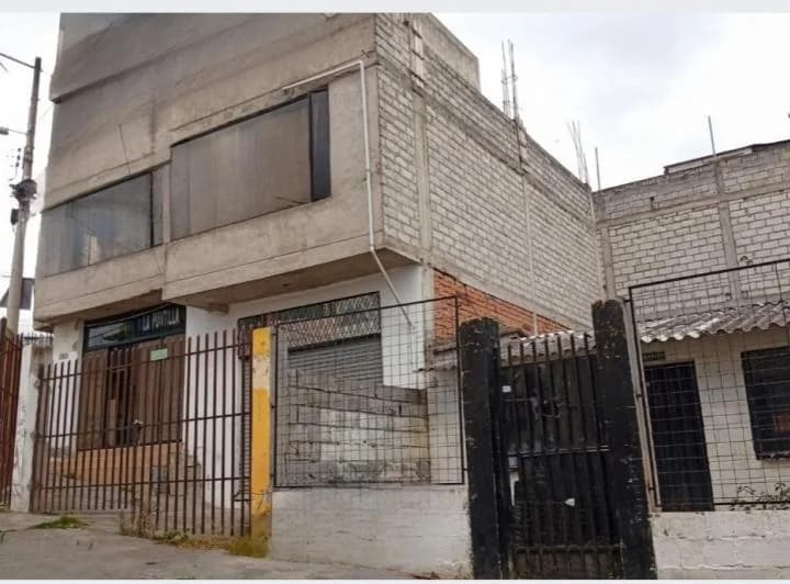 Edificio Comercial en Carapungo — imagen 1