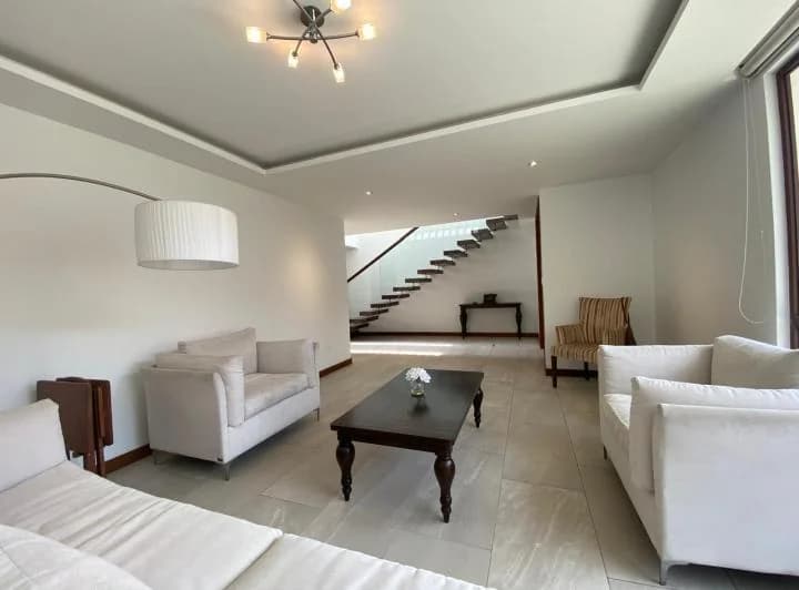 Casa de 240 m², 3 Dorm. o Más en Venta en Nayón - Tanda — imagen 1