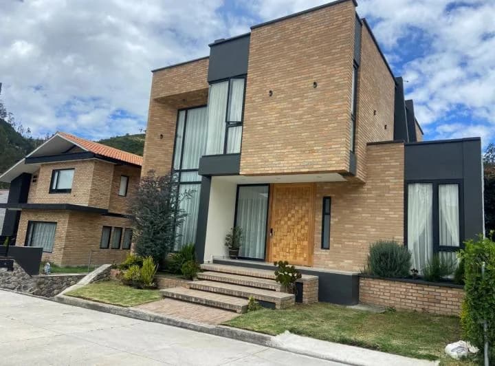 Casa en Venta, Urbanizacion, Narancay, Azuay — imagen 1