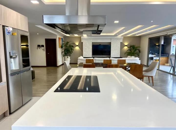 Penthouse en Venta, con 2 Terrazas. Ordoñez Lasso, Azuay — imagen 1