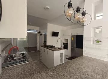 Casa en Venta, Amplia, 5 Dorm., Urb. Manta Beach, Manabí — imagen 4