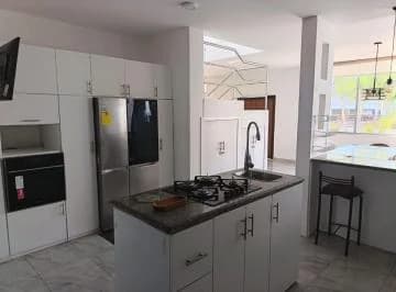 Casa en Venta, Amplia, 5 Dorm., Urb. Manta Beach, Manabí — imagen 3