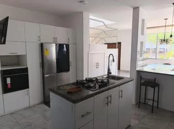Casa en Venta, Amplia, 4 Dorm., Urb. Manta Beach, Manabí — imagen 2