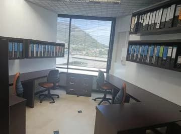 Oficina Ejecutiva 223 m² Amoblada, Lista Para Ocupar con Parqueo, Guayas — imagen 3