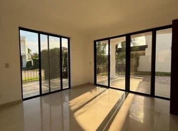 Casa en Venta, Estancias del Rio con 440 m² de Terreno y 3 Habitaciones, Km 10 de La Via Samborondon, Guayas — imagen 2