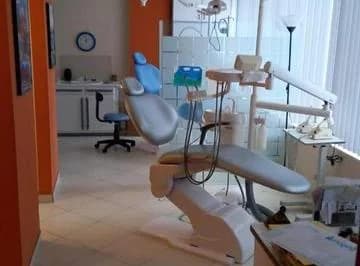 Vendo Oficina con 5 Estaciones Odontológicas 127 m. Sector Megamaxi — imagen 4
