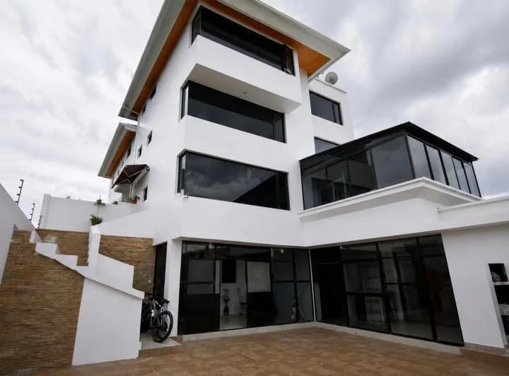 Casa en Venta – Urb. San Gregorio | Pusuquí — imagen 1
