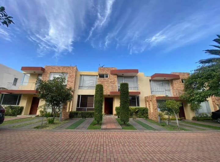 Venta Casa en Cumbaya Via Lumbisi — imagen 1