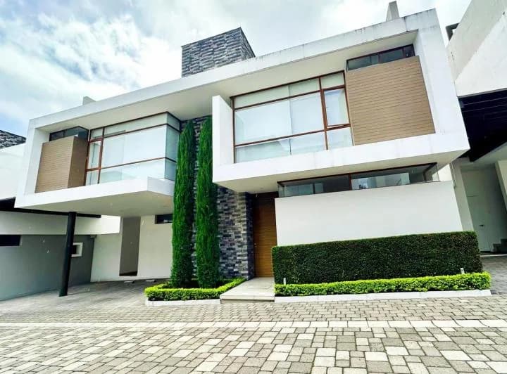 Exclusiva Casa de Venta en Urbanización Privada Tumbaco! — imagen 1