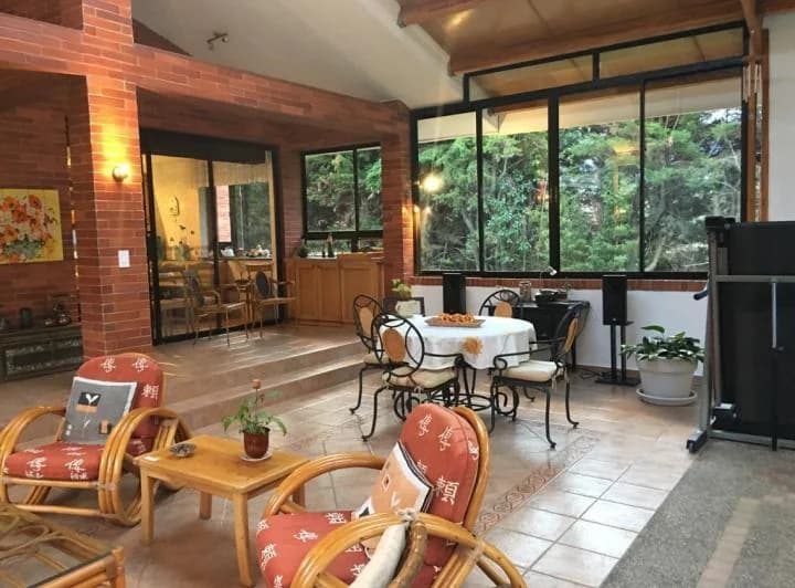 Casa en Venta Dentro de Exclusiva Urbanización en Cumbaya. Provincia de Pichincha — imagen 1
