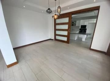 Venta de Casa 4 Dorm., en Urbanizacion, Diseño Doble Altura, Nayon — imagen 5