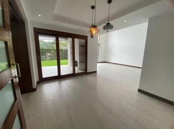 Venta de Casa 4 Dorm., en Urbanizacion, Diseño Doble Altura, Nayon — imagen 2