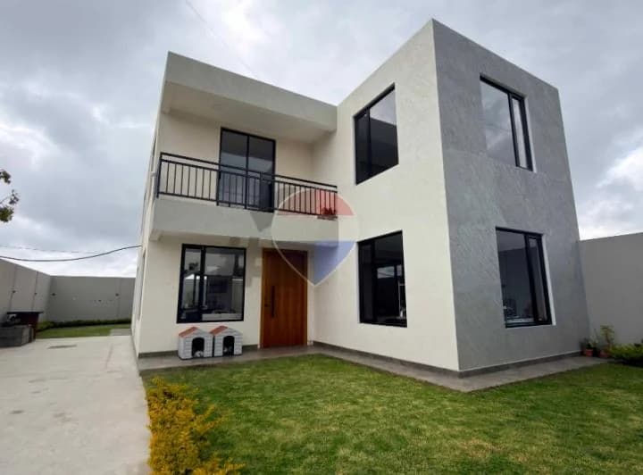 Casa en Venta en Natabuela - Moderna, Amplia y Excelente Ubicación, Imbabura — imagen 1
