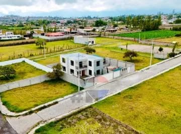 Casa en Venta en Natabuela - Moderna, Amplia y Excelente Ubicación, Imbabura — imagen 4