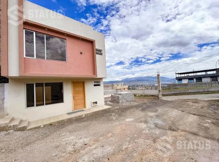 Venta de Casa Sector Sangolquí – Cerca Gasolinera Condorvall — imagen 1