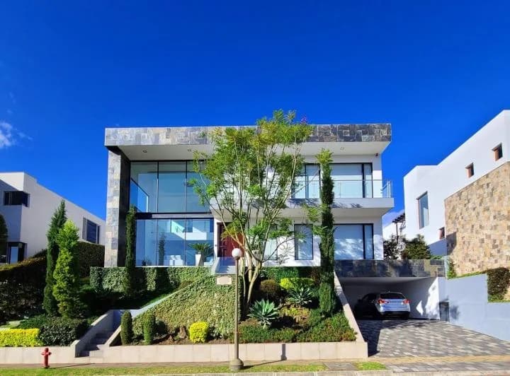 Hermosa Casa Moderna de Venta en Villa Fontana Puembo! Frente Club Arrayanes! — imagen 1
