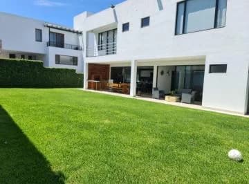 Hermosa Casa Moderna de Venta en Villa Fontana Puembo! Frente Club Arrayanes! — imagen 2
