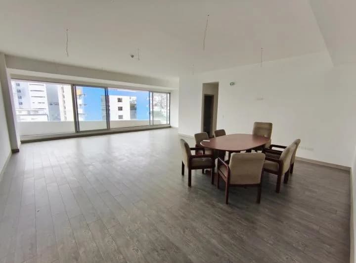 Scc. Venta Oficina a Estrenar de 71 m² Balcón. Gaia. Av Amazonas y Eloy Alfaro. La Carolina — imagen 1