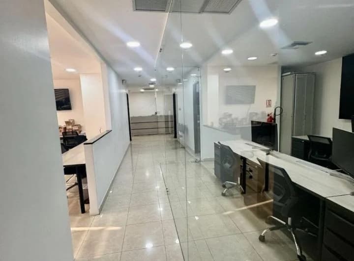 Norte. Kennedy Norte. Oficina 148 m² en Venta. Remodelada. Full Amoblada Imperdible Precio, Guayas — imagen 1