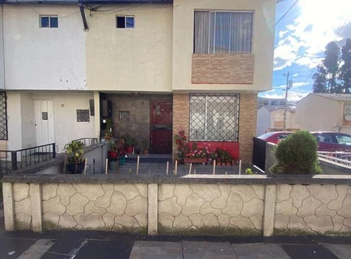 Casa en Venta en El Sur Dos Plantas Quitumbe — imagen 1