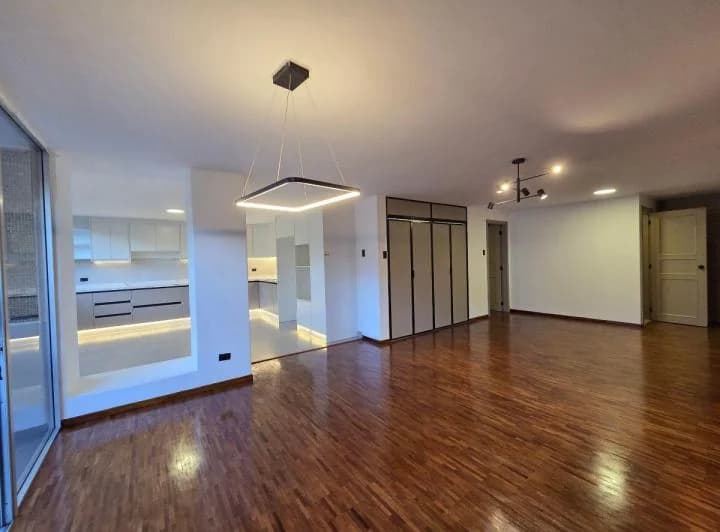 Departamento Remodelado en Venta en 6 de Diciembre y Colón – Usd 120.000 — imagen 1