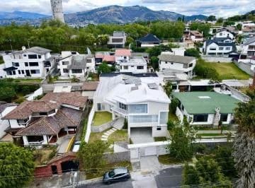 Casa en Cumbayá — imagen 2