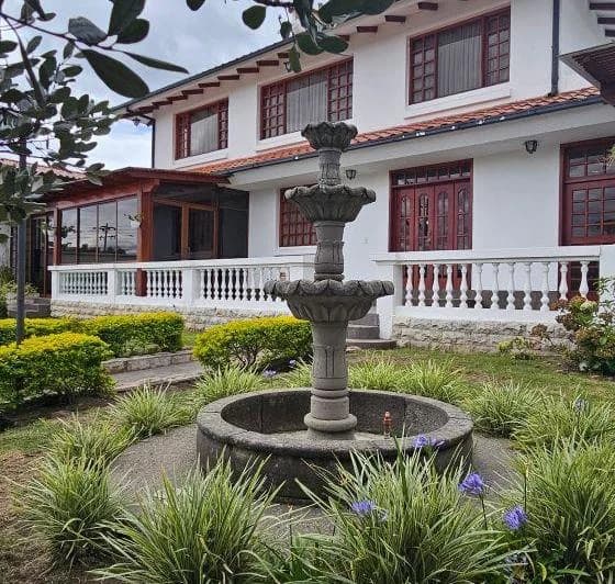 Casa de Venta Urbanización Privada Sector Cashapamba Los Chillos — imagen 1