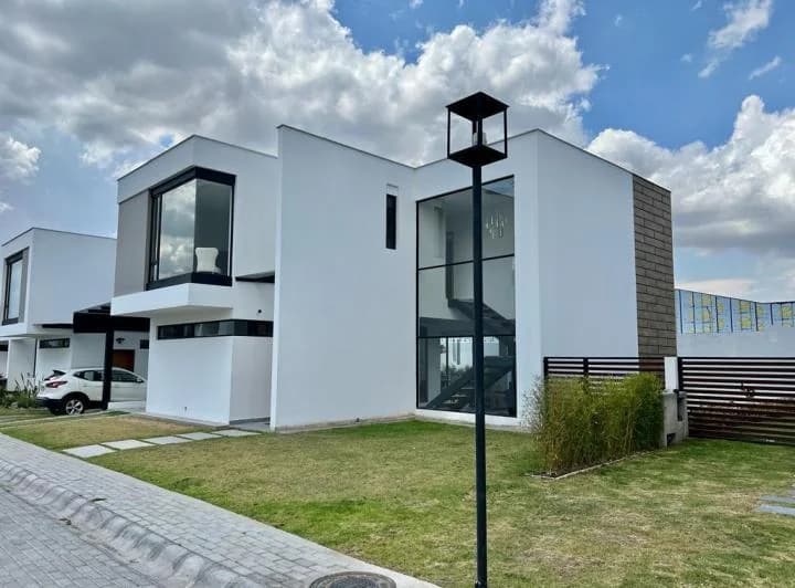 Sector Tumbaco - Hilacrill, Venta Casa 3d, 200 m² Mas Patio, en Conjunto — imagen 1