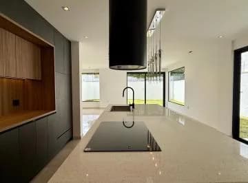 Casa con Área Verde - Challuabamba, Azuay — imagen 4