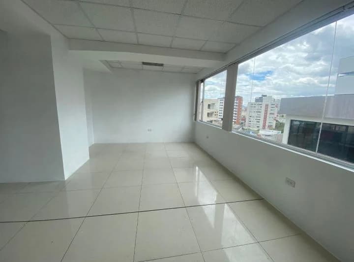 Vendo Oficina Piso 9, Luminosa, Moderna 53 m², 2 Estacionamientos, Bodega — imagen 1