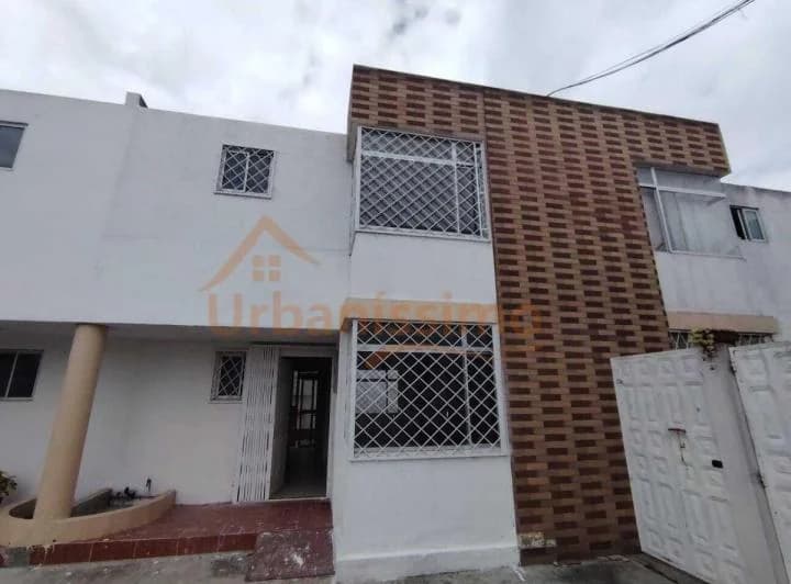 Hm/ Sector Calderon! en Venta Casa de 2 Pisos, de 114.46 m², en 69.900 Usd. Provincia de Pichincha — imagen 1