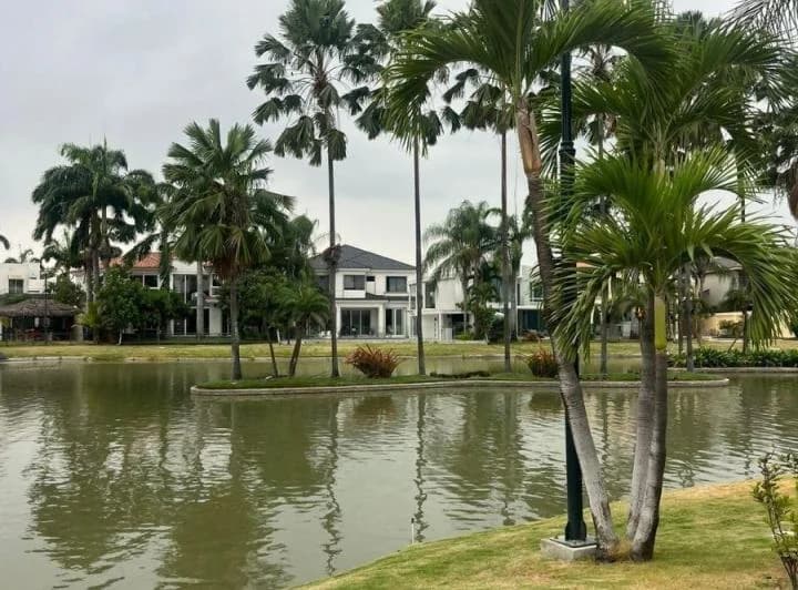 Samborondón Km 7 Terrasol Casa Al Lago a Estrenar en 5 a 10 Meses. Guayas — imagen 1