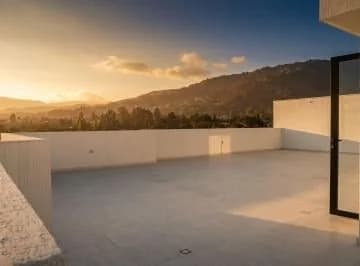 ¡Exclusividad y Estilo Riviera Maya! Espectacular Departamento con Amplia Terraza en Cumbayá — imagen 2
