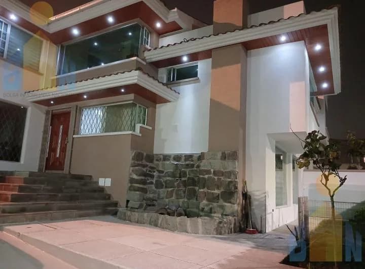 Vendo Casa Independiente en Lomas de Monteserrin — imagen 1
