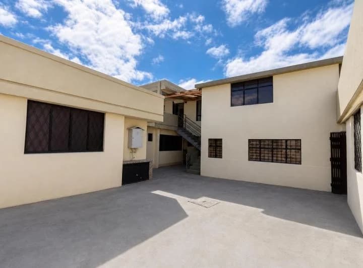 Casa Rentera en Venta - Sector Mitad del Mundo — imagen 1