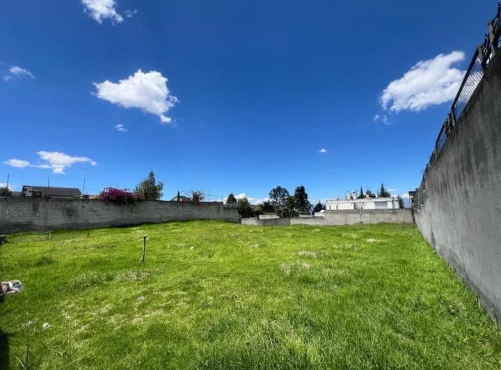 Terreno en Monteserrín — imagen 1