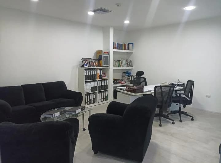 Urdesa Central Vendo Casa Nueva, U Oficina Comercial Espaciosa de Una Planta, Guayas — imagen 1