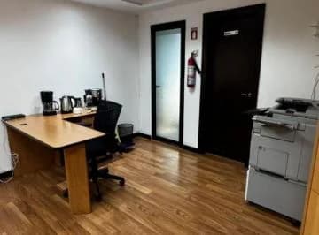 Venta Oficina 62 m² Cubiertos Más Parqueadero en La Carolina — imagen 3
