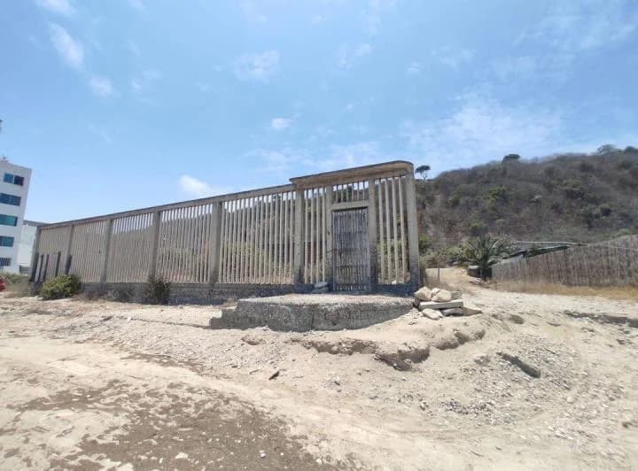 Terreno Frente Al Mar de Venta en Crucita, Manabí — imagen 1