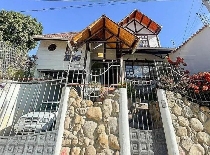 Hermosa Casa en Venta, Sector Parque Industrial, Azuay — imagen 1